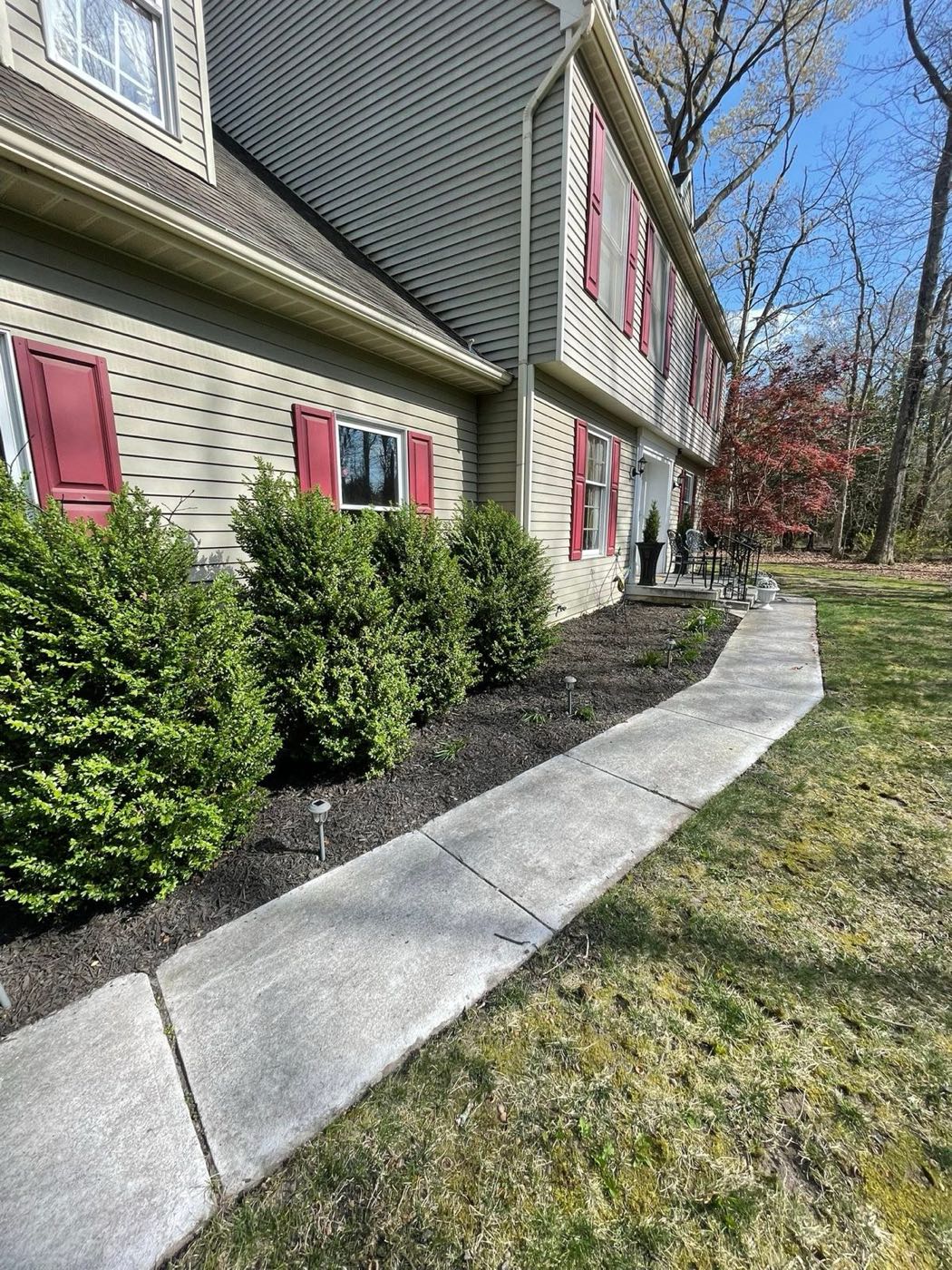 Fresh mulch and clean edging along a foundation bed
